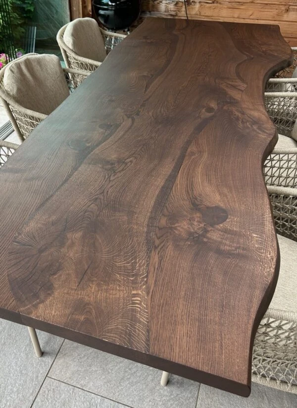 Eiken boomstamblad afgewerkt met Rubio Monocoat Chocolate.
