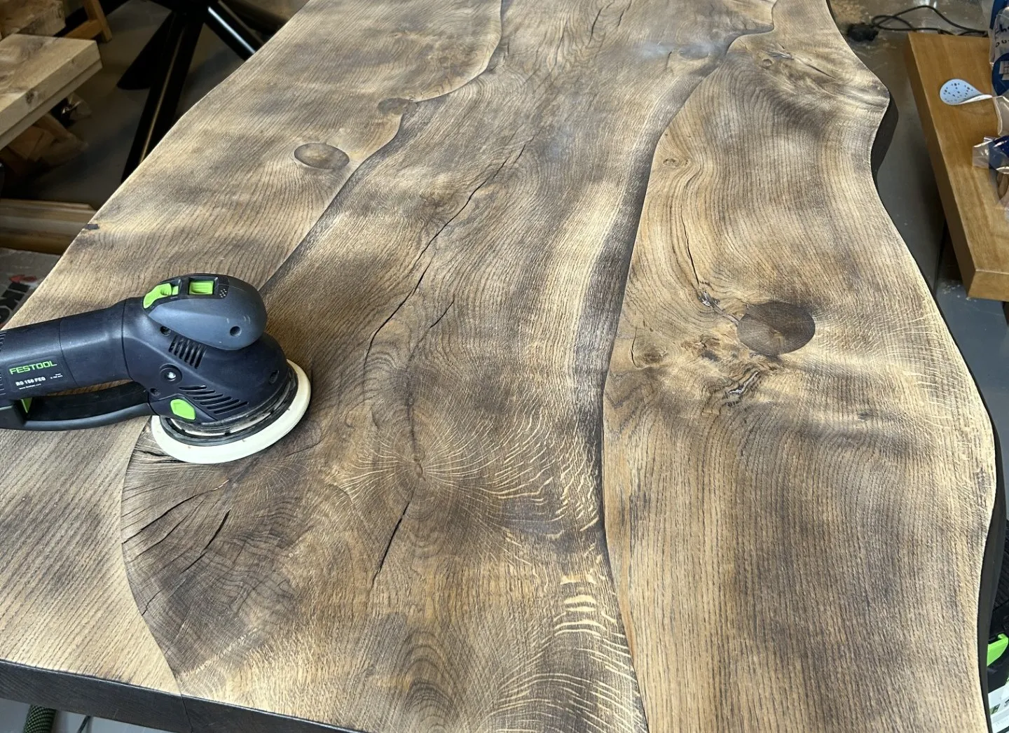 Geschuurde tafel met Rubio Monocoat.