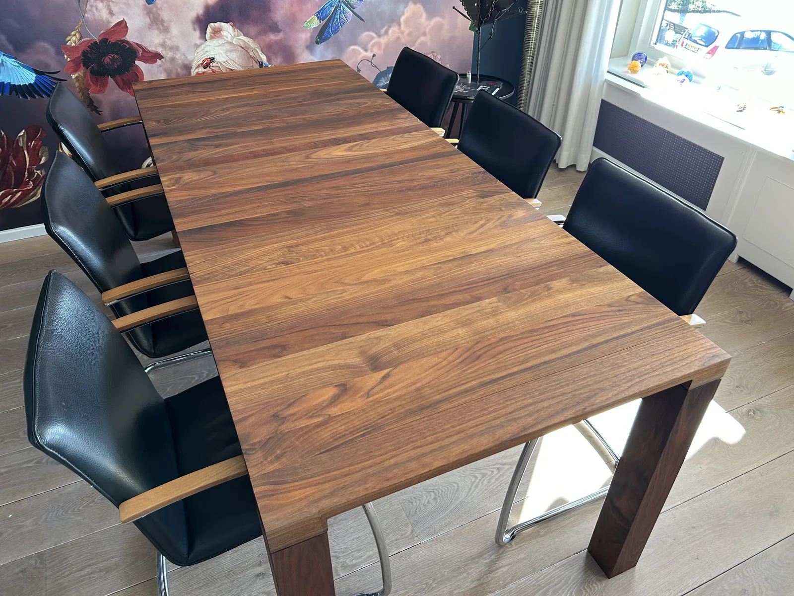 Eettafel in de eetkamer na renovatie op locatie